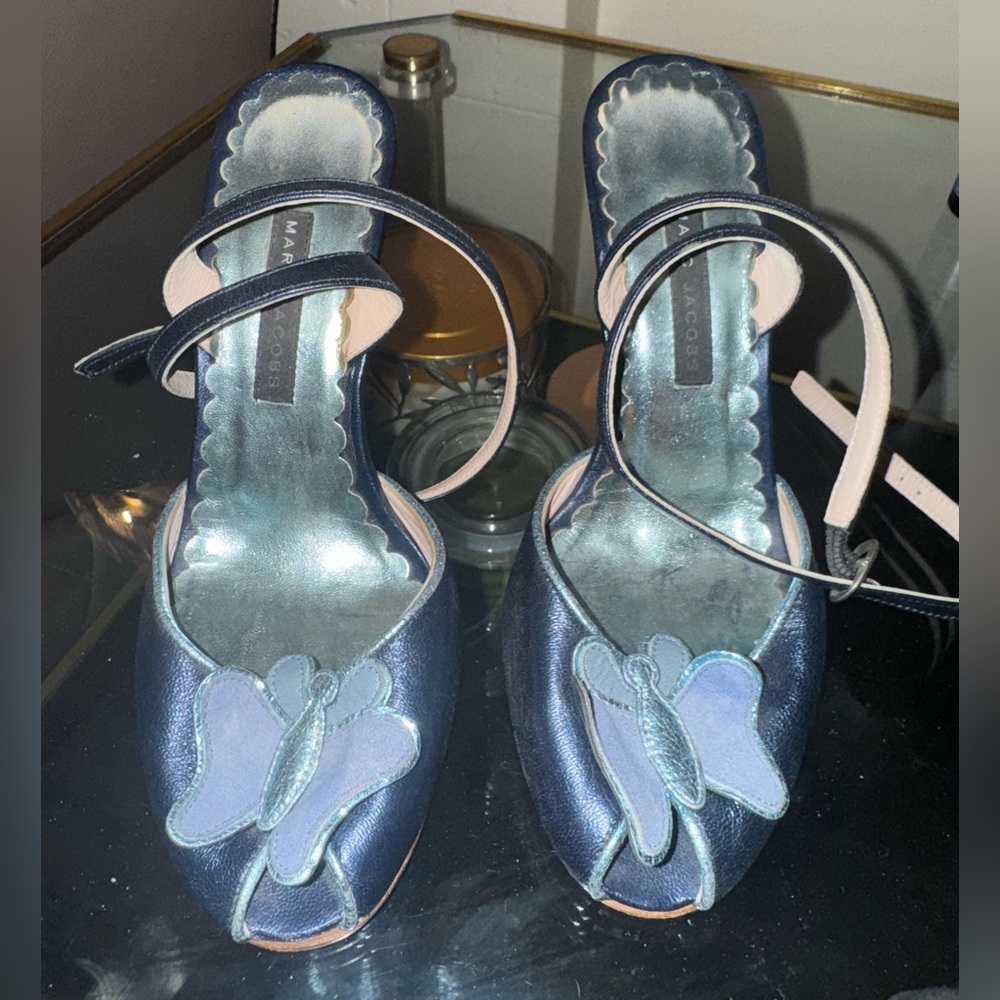 Marc Jacob’s Blue leather butterfly heels with ankle strap #glamour
Size 6